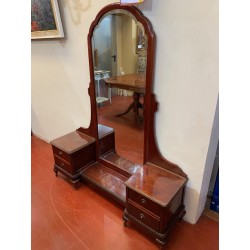 Coqueta antigua con espejo madera caoba