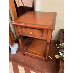 Mesita colonial cuadrada 1/c