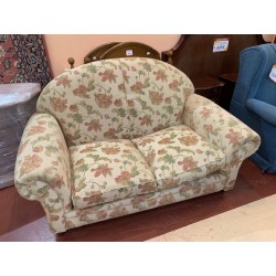 Sofa 2/p brazo curvo tap tonos tierra