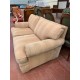 Sofa 2/p clasico brazo curvo tap beige