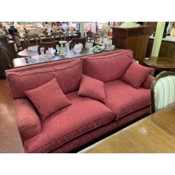 Sofa 3/p clasico pluma tap tonos granates