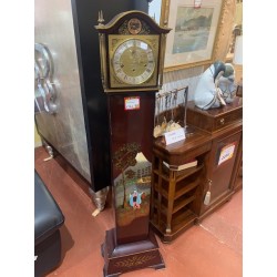 Reloj pie con dibujos orientales