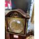 Reloj pie con dibujos orientales