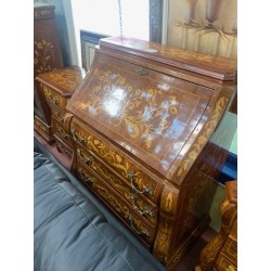 Comoda secreter antigua con formas y marqueteria
