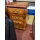 Comoda secreter antigua con formas y marqueteria