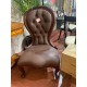 Butaca descalzadora capitone madera vista