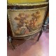 Vitrina estilo frances con pintura y bronces