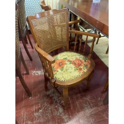 Silla con brazos torneada respaldo rejilla