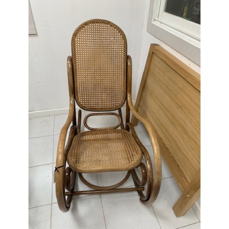 Mecedora tipo thonet rejilla