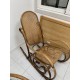 Mecedora tipo thonet rejilla