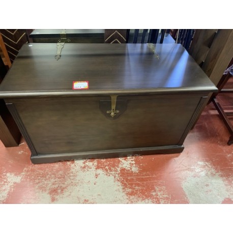 Baul madera maciza color nogal oscuro