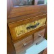 Vitrina colonial madera y rattan 1/p 2/c