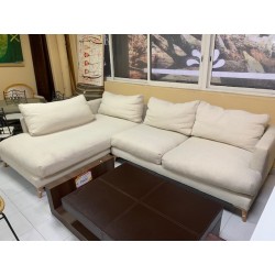 Sofa 2 plazas con chaislonge base madera tap chenilla beige SKLUM
