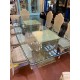 Mesa comedor 2 columnas con relieves tapa cristal con forma