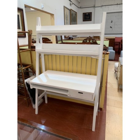 Estanteria decreciente colonial con mesa estudio