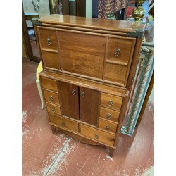 Mueble auxiliar cajones y puertas estilo oriental