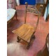 Silla antigua con talla