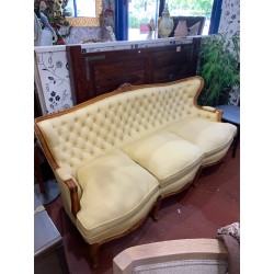 Sofa luis xv capitone tap amarillo