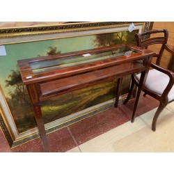Consola clasica con vitrina