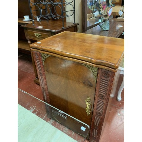 Maquina coser antigua con mueble