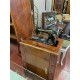 Maquina coser antigua con mueble
