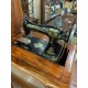 Maquina coser antigua con mueble