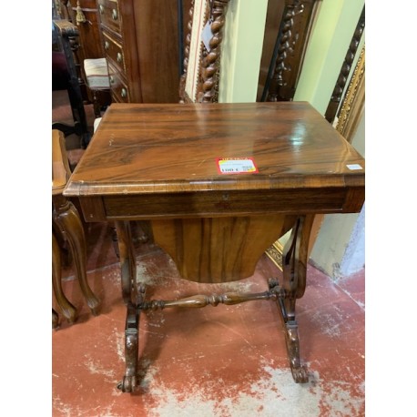 Mesita costurero antiguo