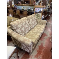 Sofa 3/p pata torneada tap chenilla beige con hojas
