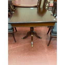 Mesa auxiliar cuadrada madera de caoba pata central