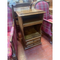 Mesita alta castaño 2/c con tabla auxiliar