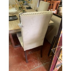 6 sillas asiento y respaldo tapizado beige con tachuelas