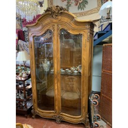 Vitrina siglo XIX en madera de nogal macizo con estantes cristal