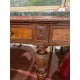 Consola antigua curva patas con talla tapa marmol verde