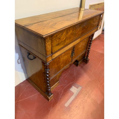 Mueble antiguo armonium con columnas en madera de palosanto