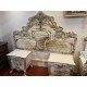 Dormitorio matrimonio estilo Rococo color claro con flores