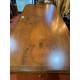 Mesa comedor en madera de nogal con 2 pies