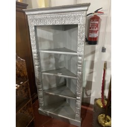 Mueble rinconera balines con tallas en color plata