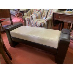 Banqueta descalzadora en semipiel bicolor con arcon