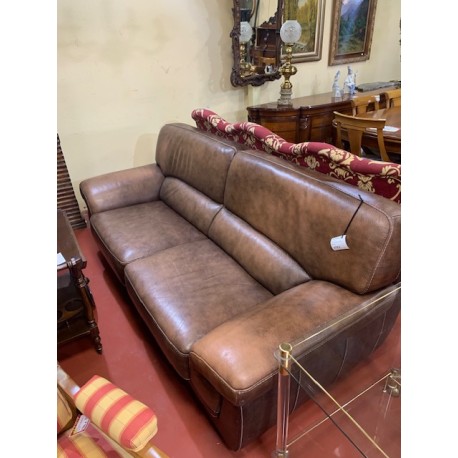 Sofa 3/p cuero en color marron